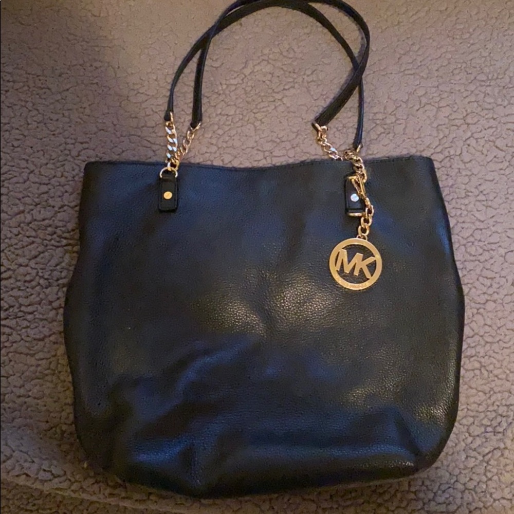Authentic MICHAEL KORS soft black leather purse